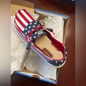 New in Box Women Hey Dude Patriotic Stars and Stripes Sneakers 11M